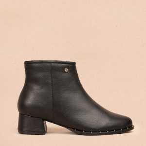 Botines en cuero color negro con cierre lateral 104893