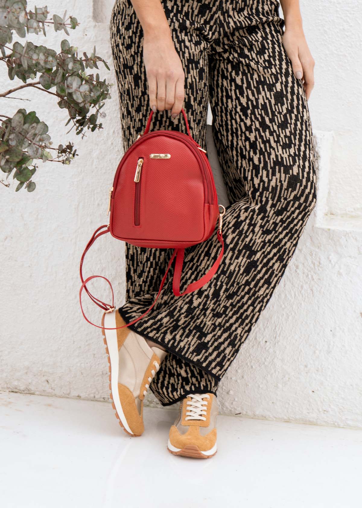 Morral en cuero color rojo con cierre frontal 105310 - Imagen 3