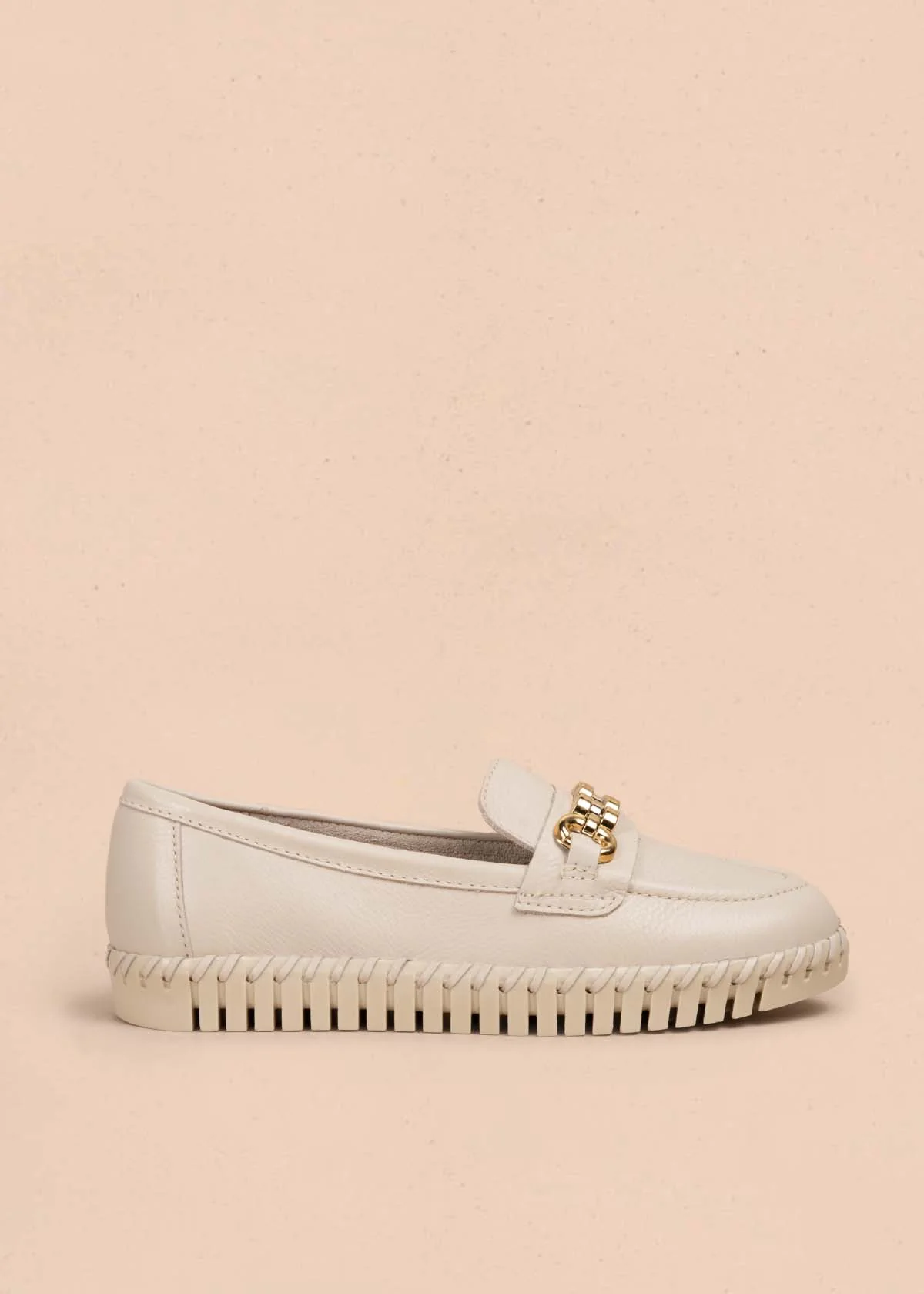 Mocasines en cuero color beige con herraje dorado 105333 - Imagen 2