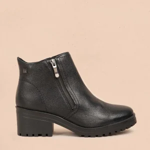Botines en cuero color negro con cierre lateral 105722