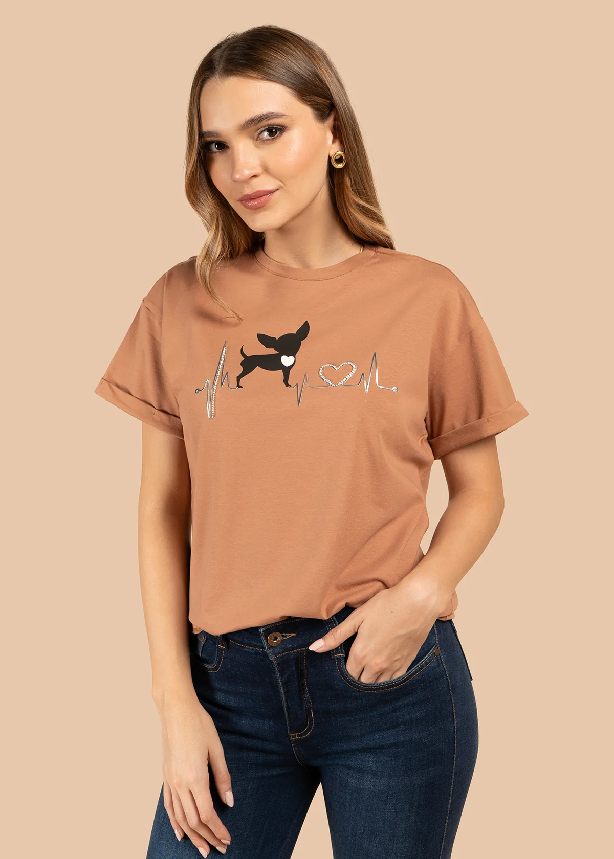 Camiseta color terracota con print de perro y detalle de corazón 105973 - Imagen 4