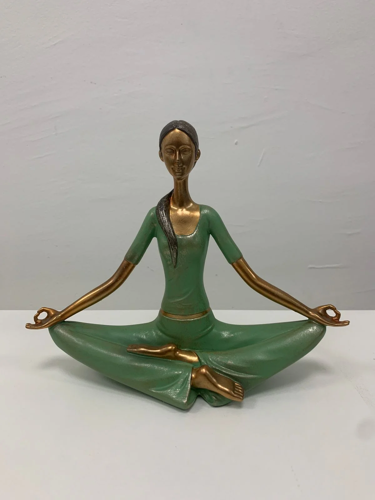 Escultura Lady Yoga green Asana Eka pada raja kapotasana o postura de la sirena - Imagen 9